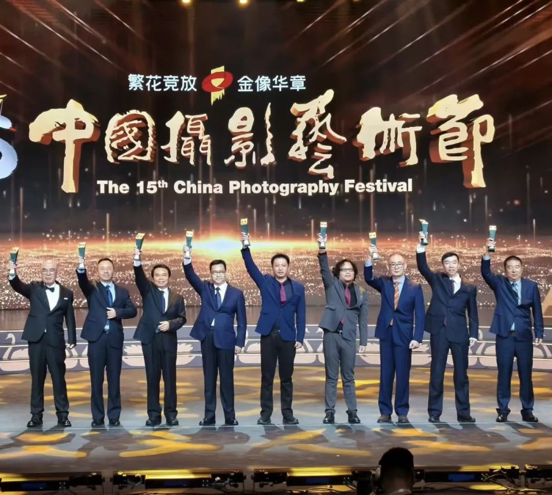 第十五届中国摄影金像奖揭晓——内蒙古航空摄影家诺敏·何获奖 第1张