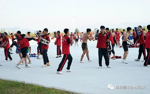 封閉式學校學費多少錢_西山文武學校學費封閉式學校_全封閉式學校一年學費