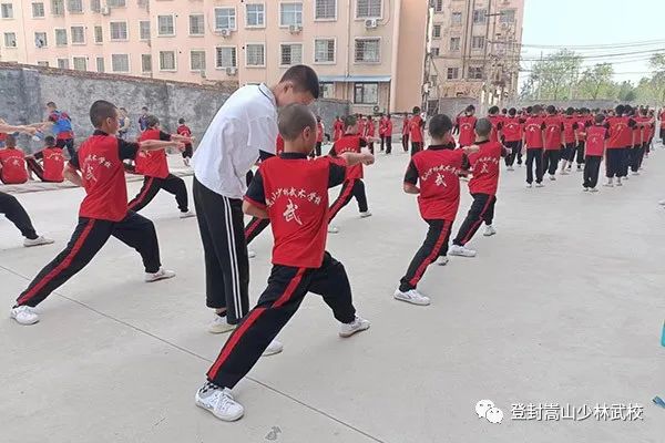 西山文武学校学费封闭式学校_全封闭式学校一年学费_封闭式学校学费多少钱