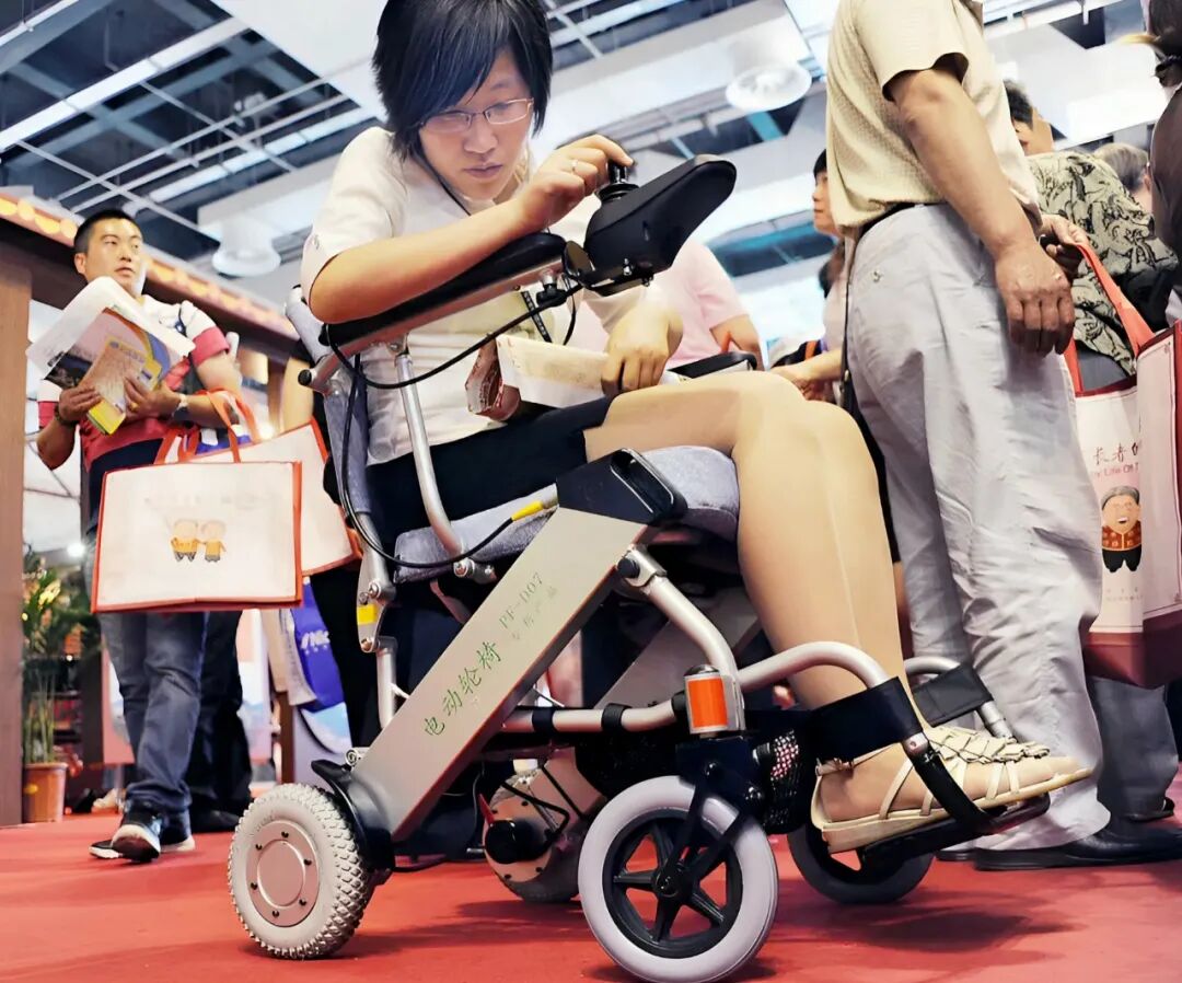 电动轮怎么使用@残疾人朋友，新国标实施！如何选对一辆电动轮椅车？建议收藏_https://www.jmylbn.com_新闻资讯_第1张