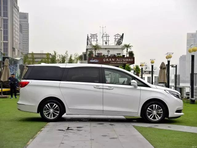 開這兩款合資「麵包車」回家過年,舒服!