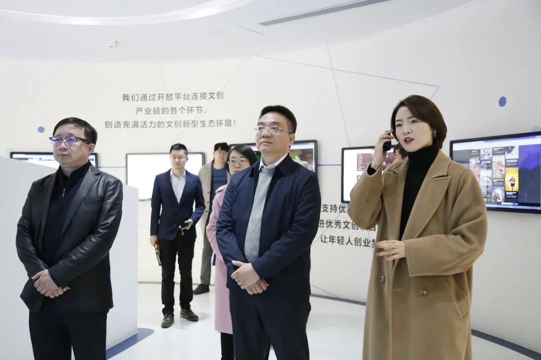 苏州市文广旅局党组副书记、副局长尤培东一行到蓝海彤翔调研-微信头条网 苏州市文广旅局党组副书记、副局长尤培东一行到蓝海彤翔调研
