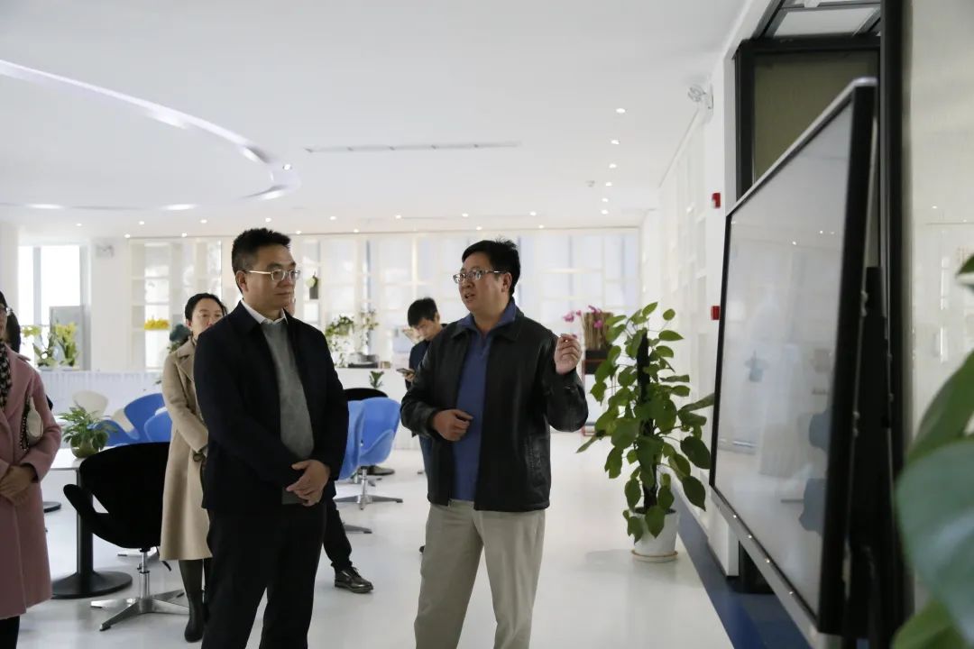 苏州市文广旅局党组副书记、副局长尤培东一行到蓝海彤翔调研-微信头条网 苏州市文广旅局党组副书记、副局长尤培东一行到蓝海彤翔调研