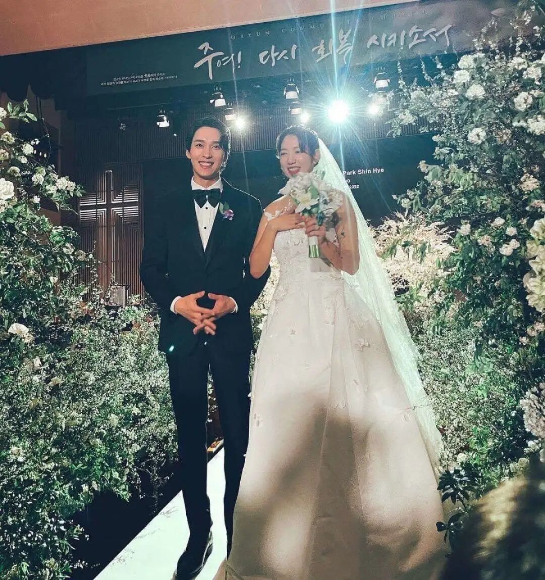 【情感】突然奉子成婚！悄悄恋爱5年，全网含泪祝福，可她老公谁啊...（组图） - 38