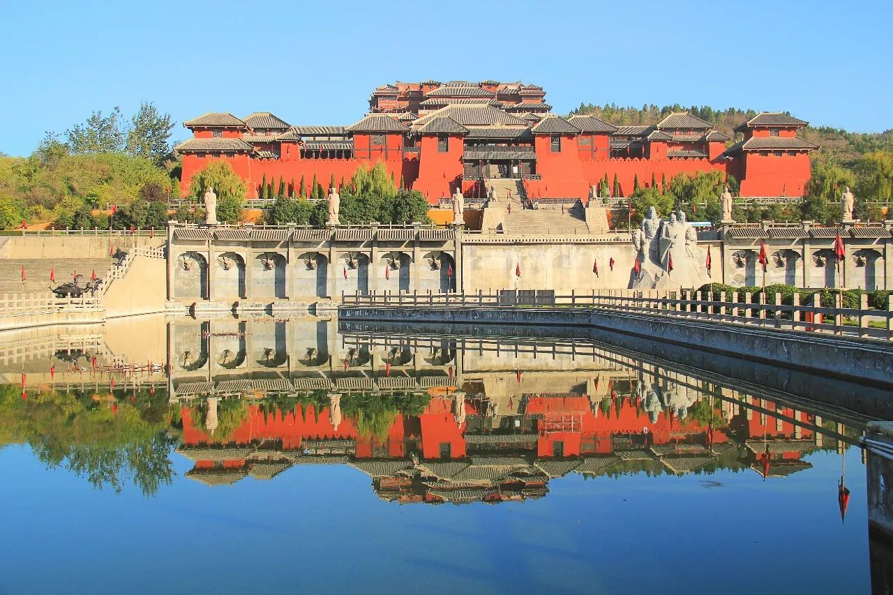 焦作影视城是焦作市一张闪光的旅游文化名片,是集影视文化,历史文化