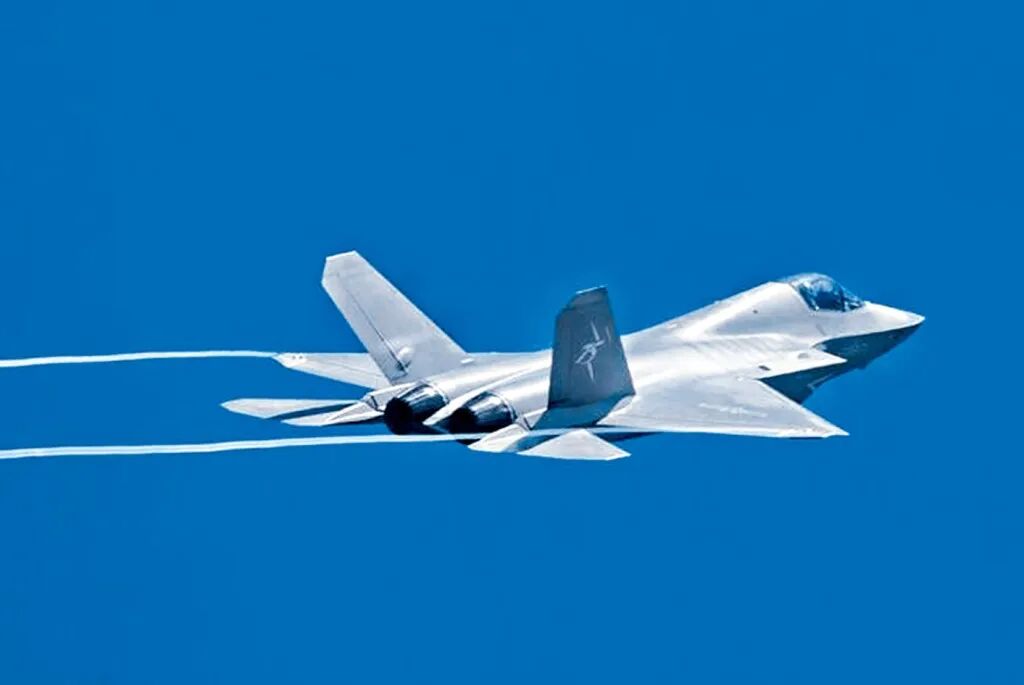 隐形战机歼- 35A现身珠海上空