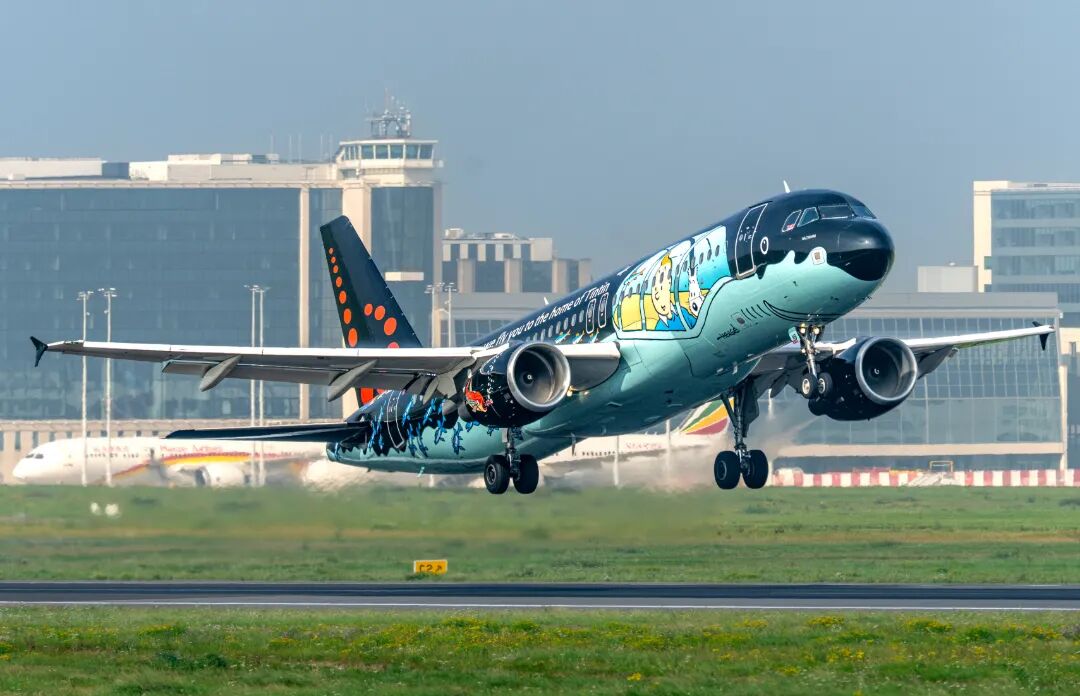 比利时布鲁塞尔航空公司的空客320丁丁历险彩绘机.jpg