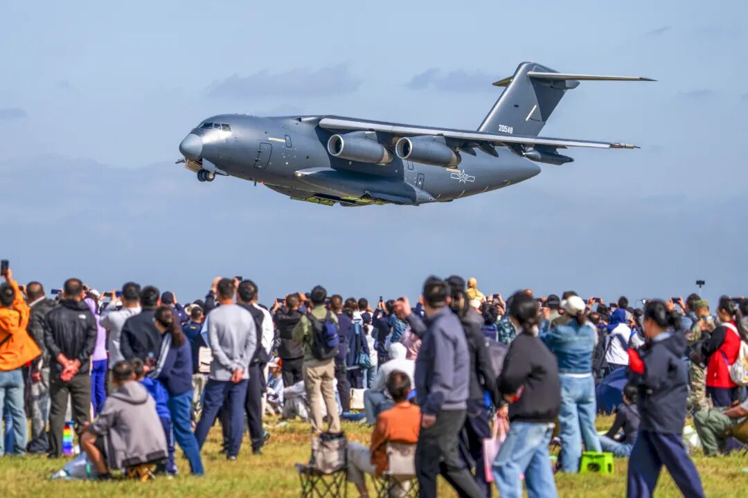 长春航空展上的运油-20大型空中加油机.jpg