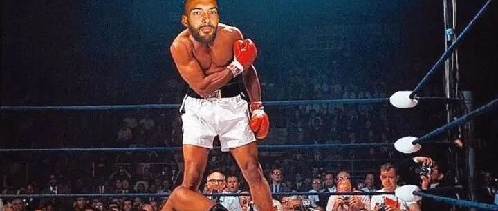 重拳出击火药味十足，篮球场秒变拳击场