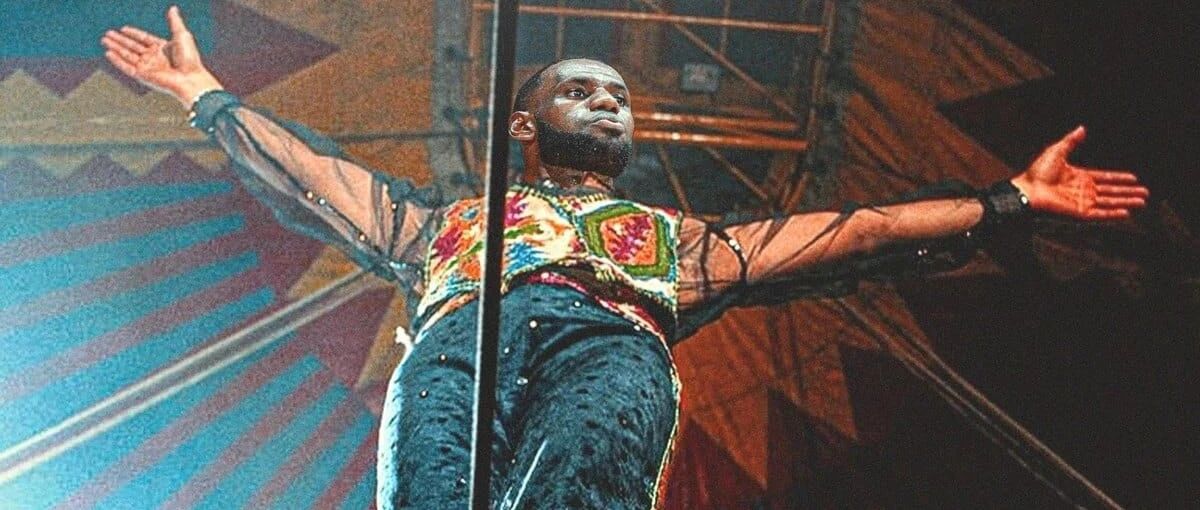 老哥只管划水，耍杂技！因为那小子眉出汗就能赢