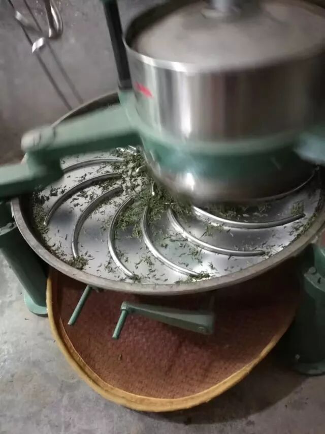 揉捻机,让茶叶干湿一致