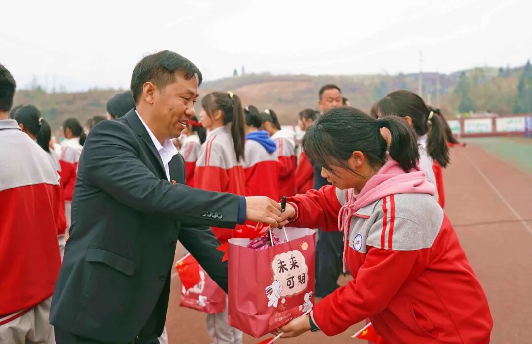 纳雍二中举行中考百日誓师