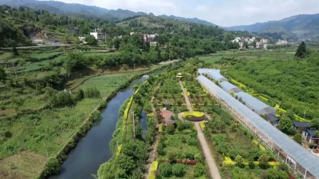 纳雍县龙场镇新塘村:风光无限好 赏景正当时