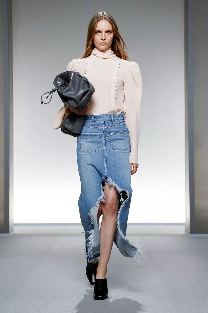 不僅小黑裙，Givenchy這條破洞牛仔褲我也想要擁有！ 時尚 第30張