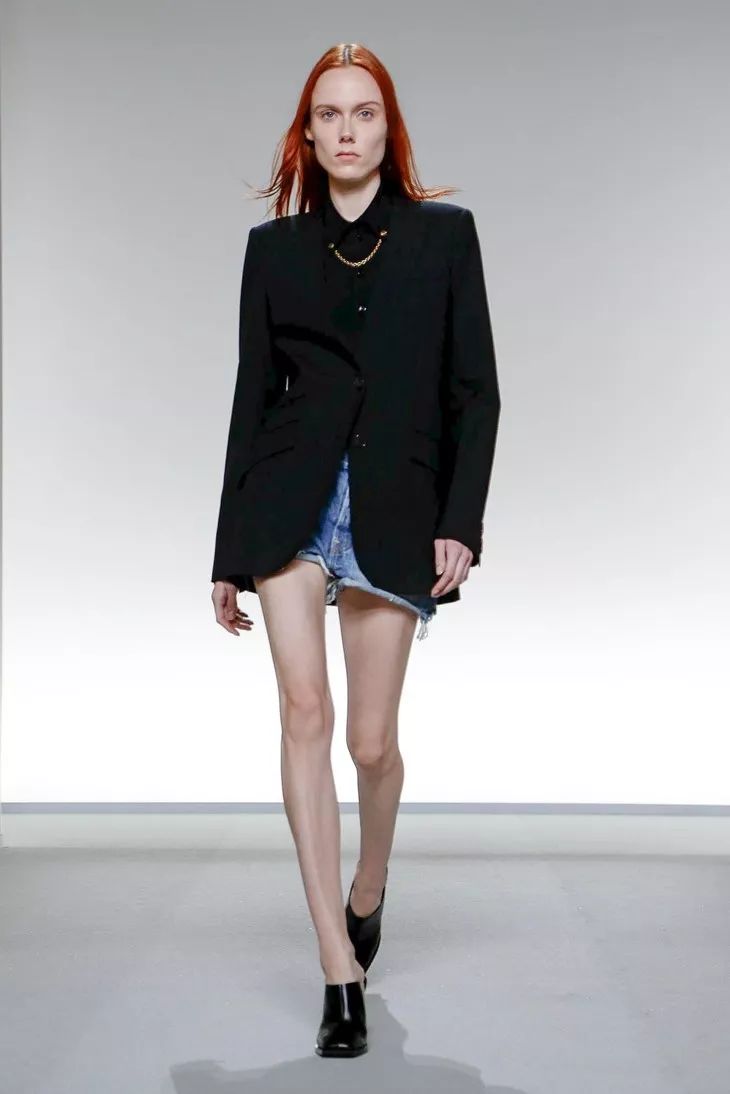 不僅小黑裙，Givenchy這條破洞牛仔褲我也想要擁有！ 時尚 第24張