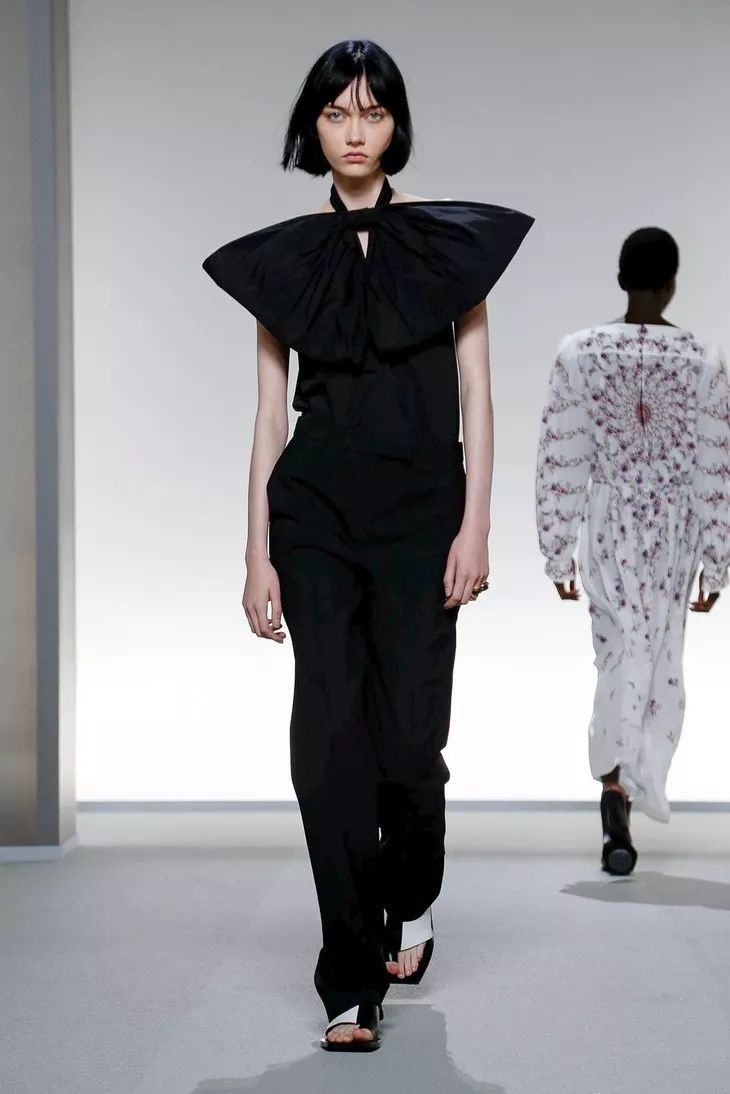 不僅小黑裙，Givenchy這條破洞牛仔褲我也想要擁有！ 時尚 第21張