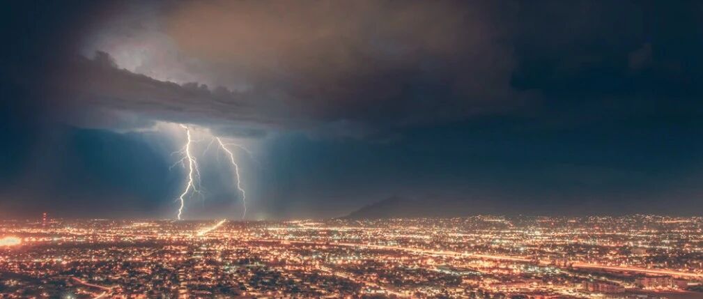 突然崩了！5000亿大白马暴跌10%，锂电光伏医疗半导体大跳水！这板块大爆发，狂掀涨停潮！超3000只股上涨！西安一码通又崩了