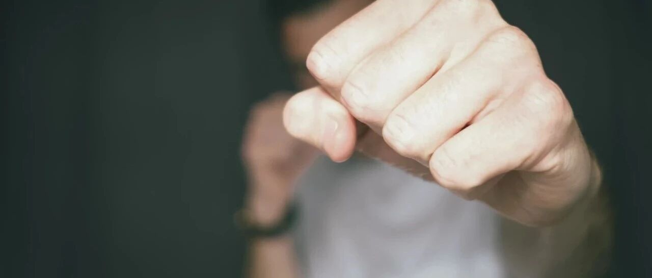 28亿存款离奇挪用大案，渤海银行涉事员工竟失联，材料印鉴涉嫌伪造！美国又下黑手，5000亿光伏巨头紧急回应！