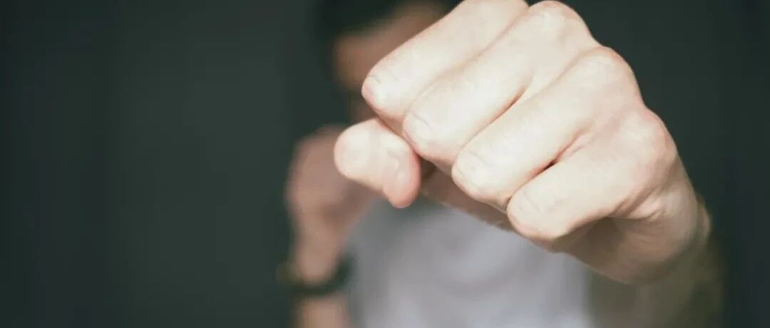 周末突发！比亚迪"王炸"拿下特斯拉订单？万亿宁王紧急报警：没谈崩！