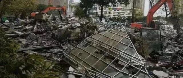 冲上热搜！女子“卖4套房创业12年，如今负债1亿，无家可归”！却遭前合伙人发文质疑，最新回应：直播、赚钱退费！