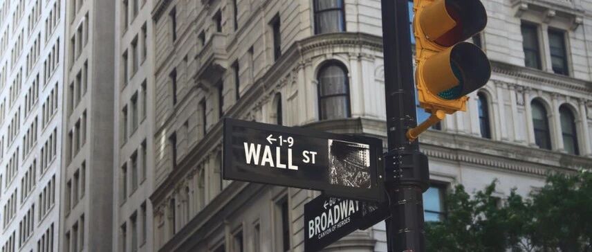 突发！美联储警报，美股又崩了：狂泻500点，纳指暴跌3%！却有中概股"一飞冲天":飙升4000%…