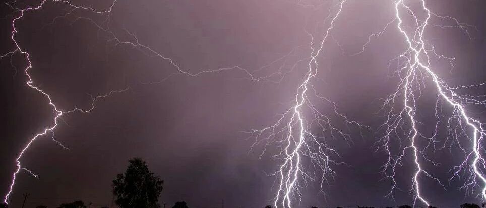 又见"清仓式减持"！芯片大牛股突遇集体减持，股吧已"跌停"…