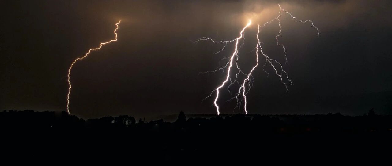 "杀猪盘"惨案又现！老师直播高喊3个涨停，散户跟风接盘惨遭闪崩，吃“天地板”巨亏近20%！