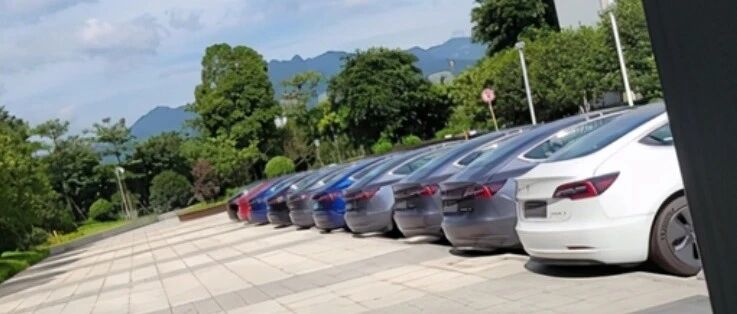炸锅！强制员工买“问题电池”特斯拉？楼下已停满了Model 3！宁德时代最新回应…