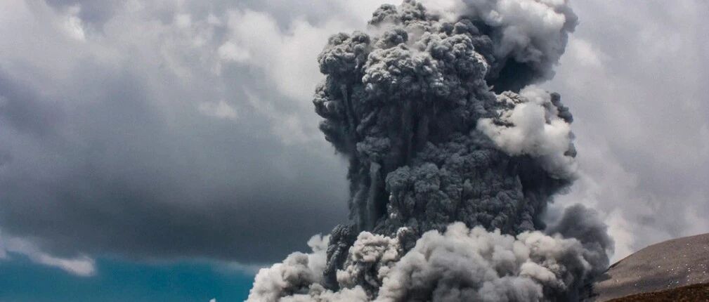 突发熔断！没完没了，白天跌完晚上接着跌，中概股连遭暴击！300亿芯片股大利空：核心人员离职！多地疫情暴发，吴尊友最新发声！
