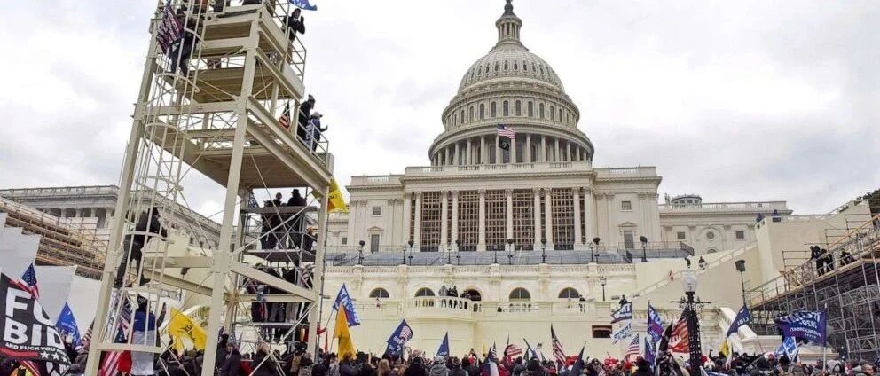 疯狂一夜！华盛顿发生暴乱！“勤王军”冲进国会，特工紧急开枪，20多人被捕！特朗普：绝不承认败选！拜登：全世界都在看，这是暴动！