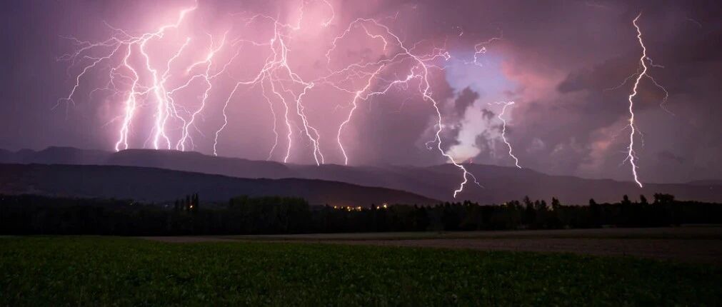 刚刚，暴跌20%！300亿医药股上市首秀破发，中1手亏近3000元，高瓴加持也不灵了！更有小白马股被砸跌停，发生了什么？