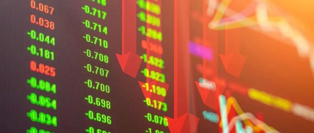 懵了！A股突然大跌70点，煤炭石油化工集体杀跌！中石油重挫8%，三只千亿大白马跌停！大牛股狂跌17%，格力冲上热搜！恒大系反攻
