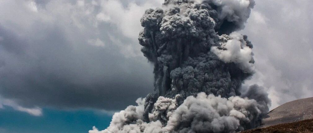 满屏涨停！刚刚，浙江板块大爆发！3000亿白酒股闪崩跌停，发生了什么？千亿白马突然大跳水，紧急回应！鸿蒙概念疯狂，最牛飙350%