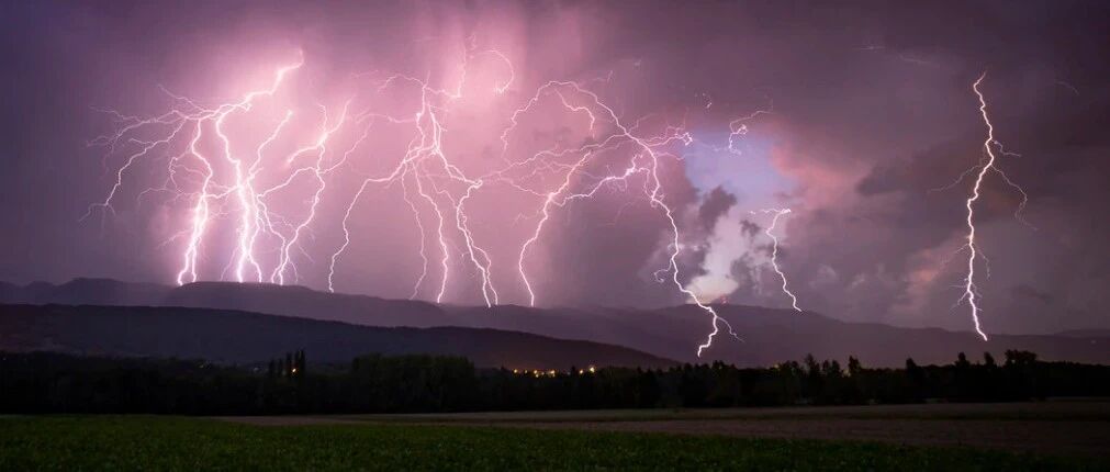 突曝大瓜！知名券商前首席被抓？20人团体炒华为造车，竟被“团灭”！有基金经理接盘游资？紧急回应！这家券商也出大事，涉案45亿！