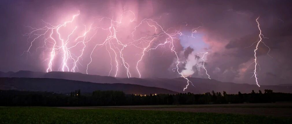 美股大风暴！科技股又“崩了”：特斯拉暴跌4500亿，微软跌6000亿！中概股也狂跌：B站跌幅超10%