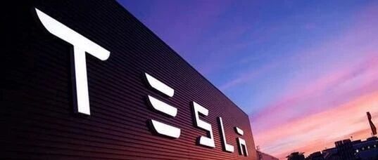 特斯拉又出事！无法开门，车主差点窒息，砸窗逃命！法务部“营业”，有大V收到警告！