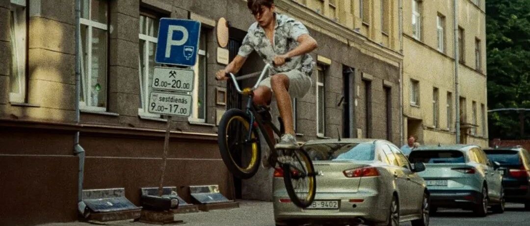 周末突发！新冠阳性夫妻在三省旅游，活动轨迹刚公布，紧急寻人！3000亿巨额解禁杀到！上海银行回应，十大券商最新研判来了！