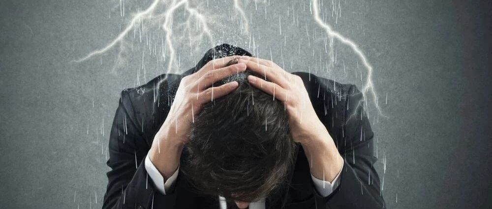 最担心的事发生了！突然暴跌12%，基金“冠军魔咒”再现？42只跌超10%，紧急发声！基民灵魂拷问！季军基金经理回复火了