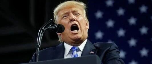 特朗普有症状！黑天鹅突袭，美股大跳水，道指一度大跌400点！拜登已接受检测，华春莹发声！