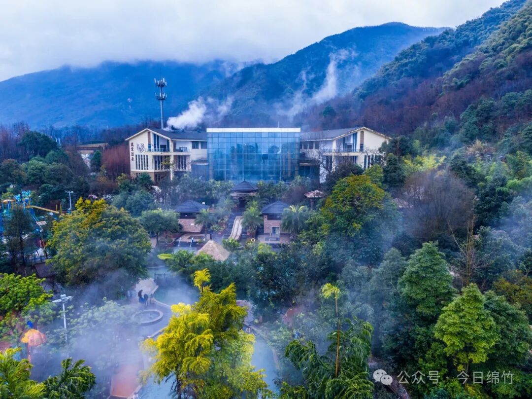 麓棠温泉酒店是集温泉洗浴,亲子度假,星级宾馆,会务接待等于一体的