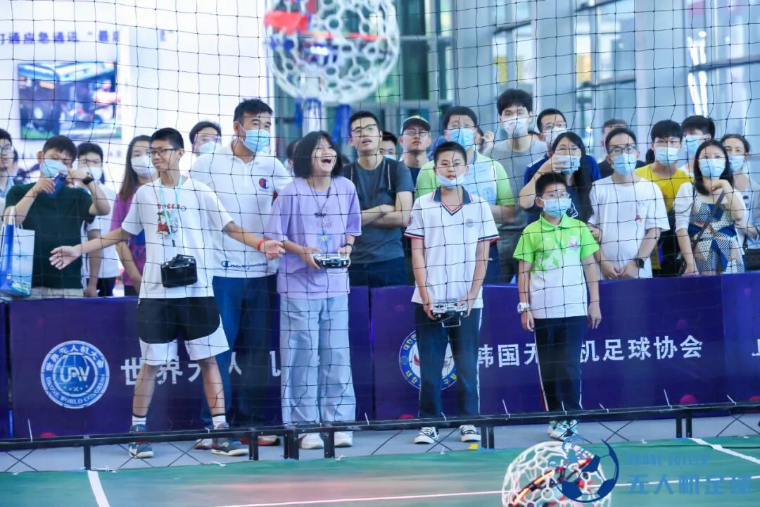 国际无人机足球赛事，首次亮相世界无人机大会的图7