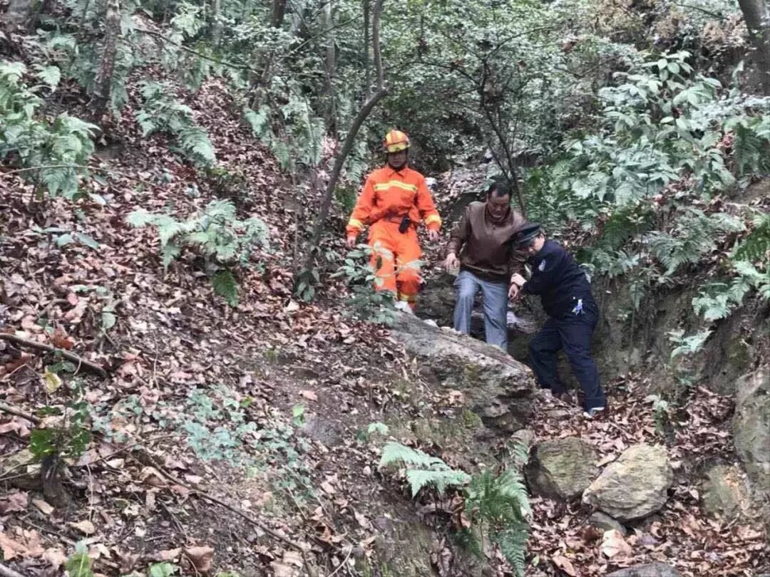 �οͳ���·������ɽ ��̶�񾯼��Ѿ�ð�����