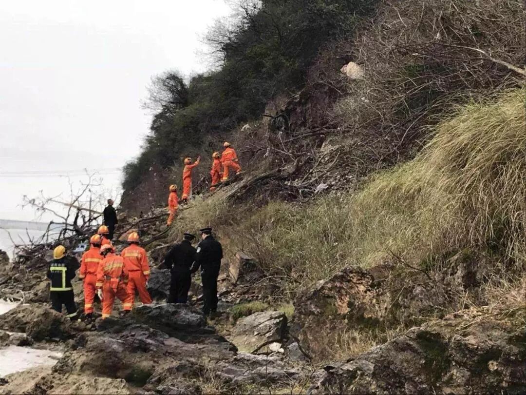 �οͳ���·������ɽ ��̶�񾯼��Ѿ�ð�����