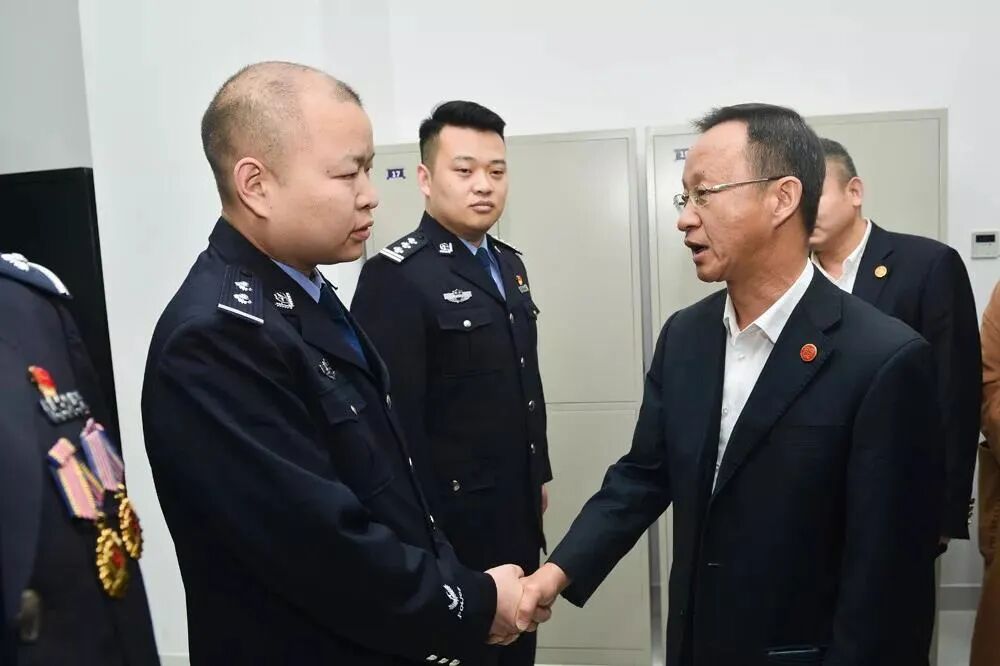 扫黑战线的幕后英雄记湘潭市十佳政法干警张世明