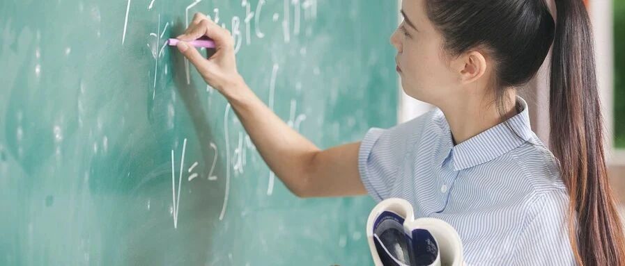 教育部发声，人民日报力挺：跪着的老师，教不出站着的学生