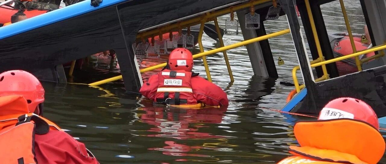 贵州公交坠湖，21人遇难：今生，你其实已经和很多人告过别了