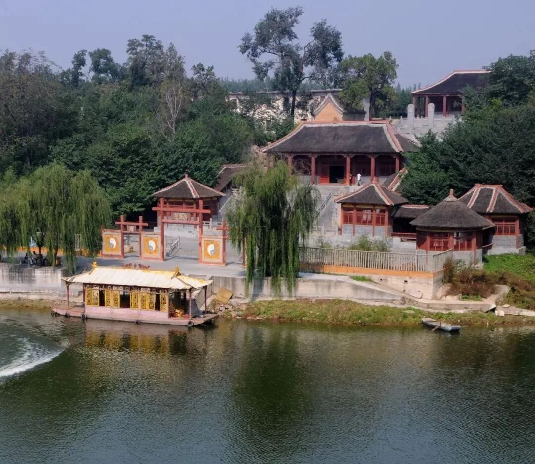 黄帝宫,又名云岩宫,云崖宫,位于新密市刘寨镇,为五千年前人祖轩辕黄帝