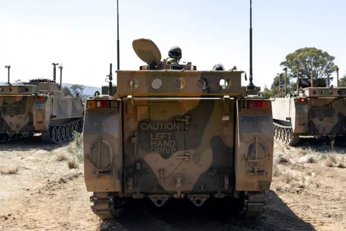 英国BAE系统公司为澳大利亚陆军演示自动装甲车