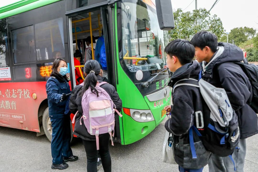 汩罗开3路公交车的杨妈妈恭喜你上湖南好人榜了