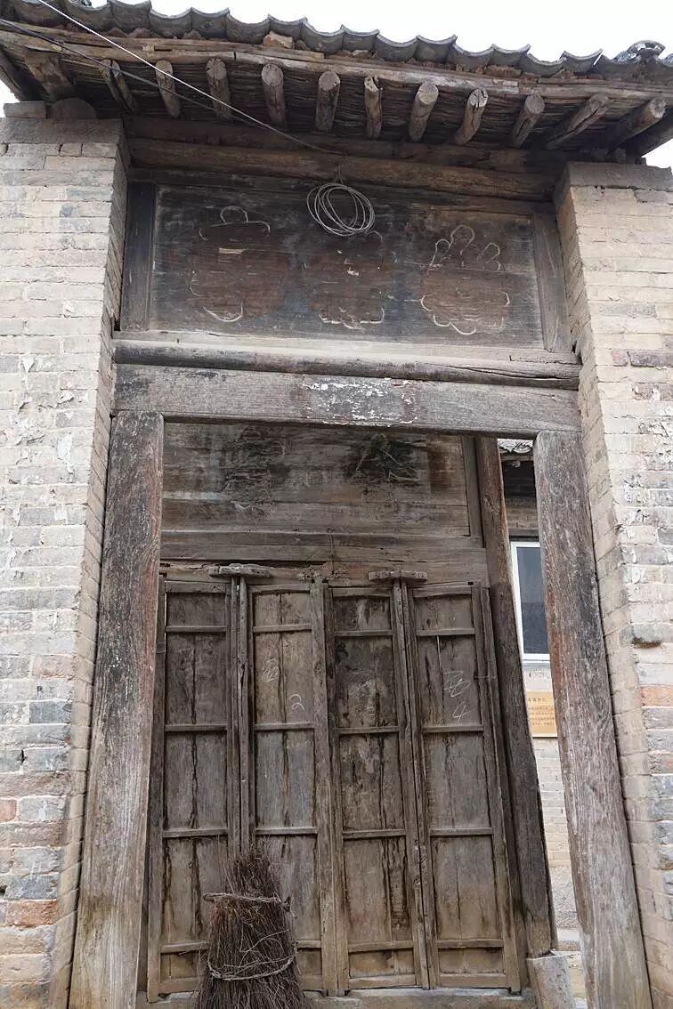 乐业亭门楼及刻有"介宾"门匾的仪门